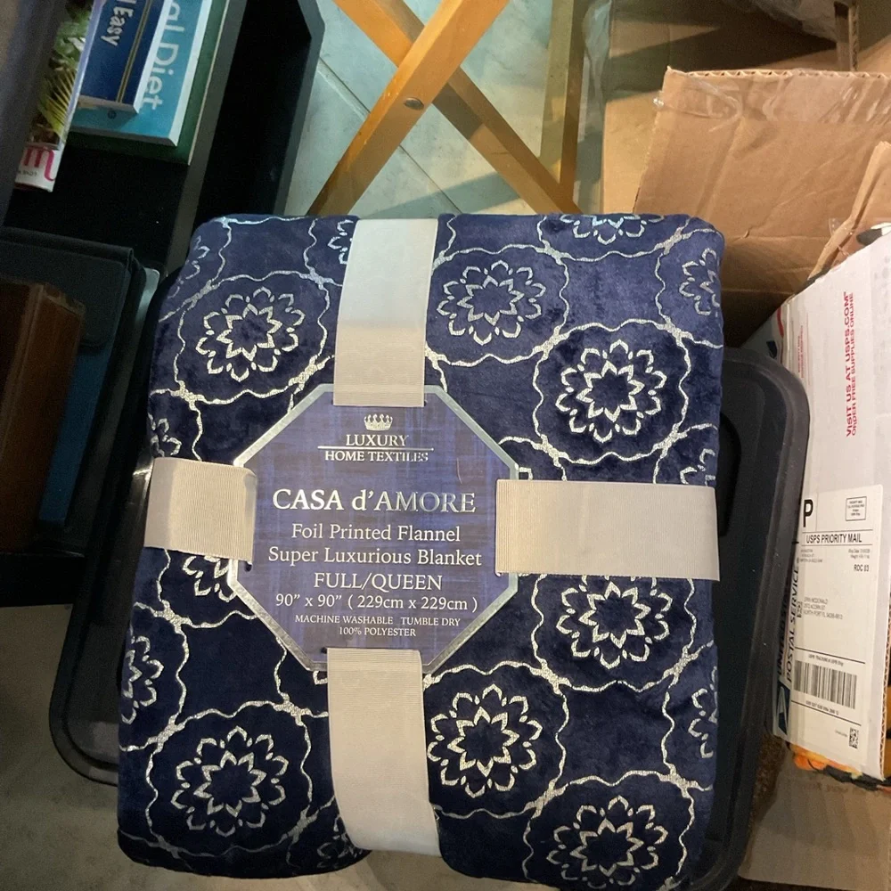 NWT Blue Flannel Casa d’Amore Luxury Textiles, foil printed, super luxurious